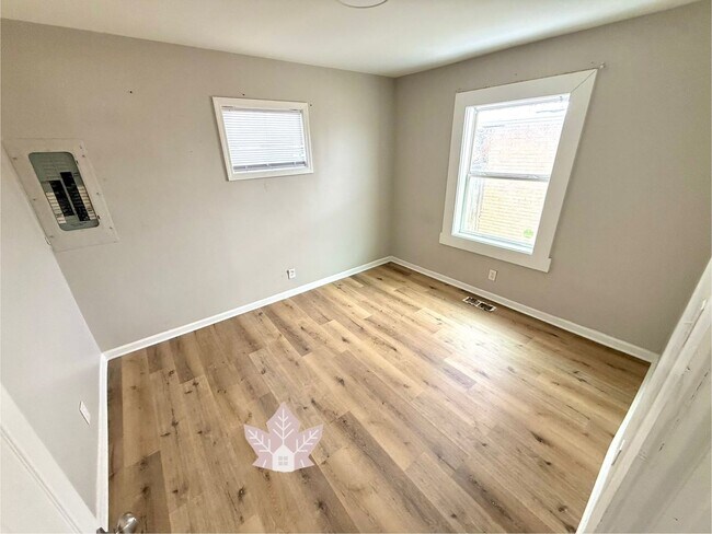 Building Photo - Warm and Welcoming 3 Bedroom 2 Bath Bungalow in a prime location!!!