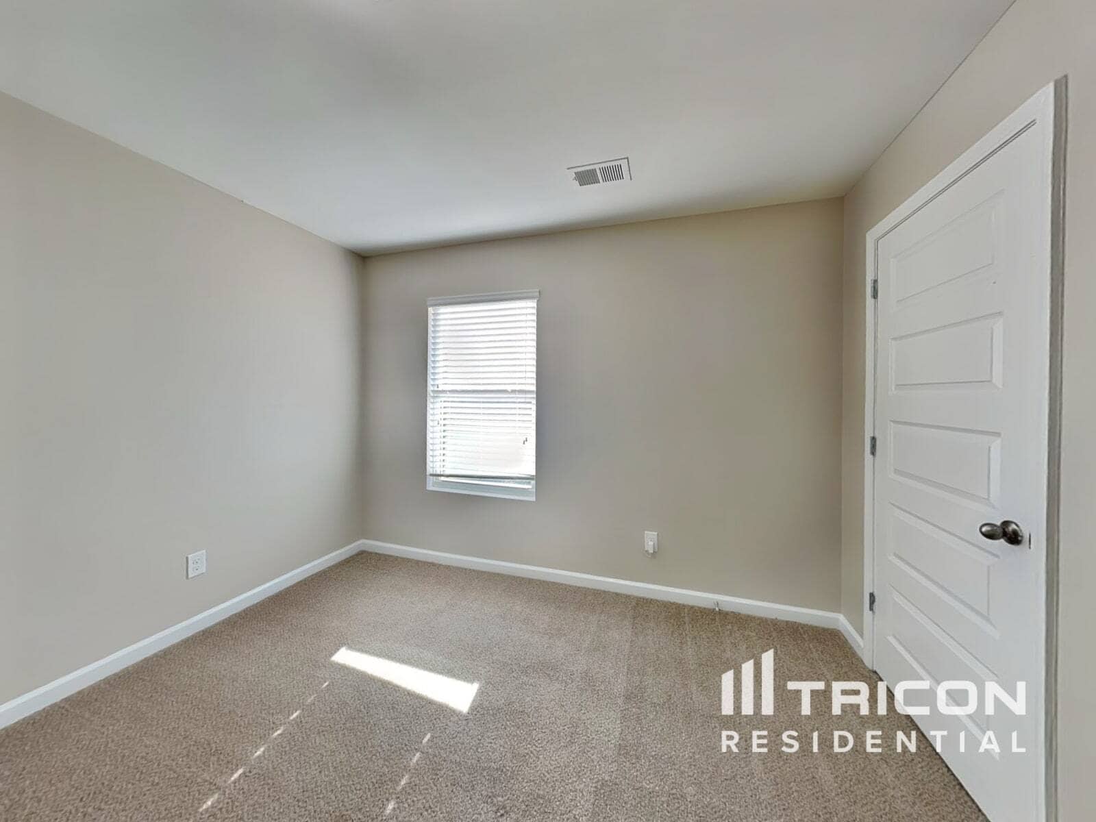 Building Photo - 1938 Roxey Ln