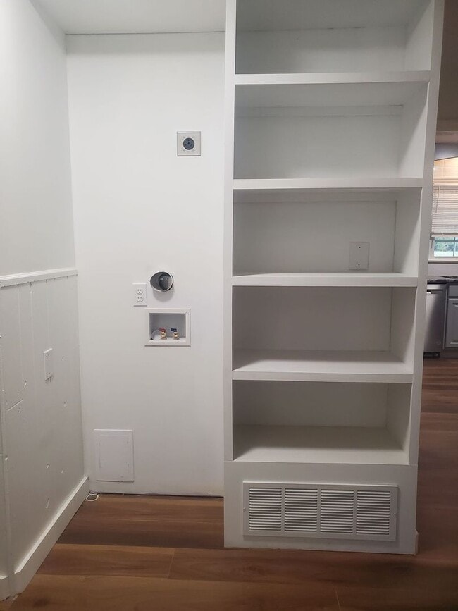 Building Photo - Newly Renovated 3 bedroom Single Family Ho...