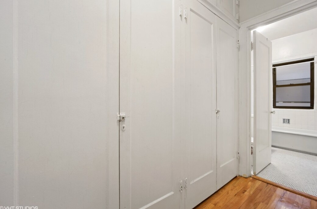 Building Photo - 1312 Oak Ave