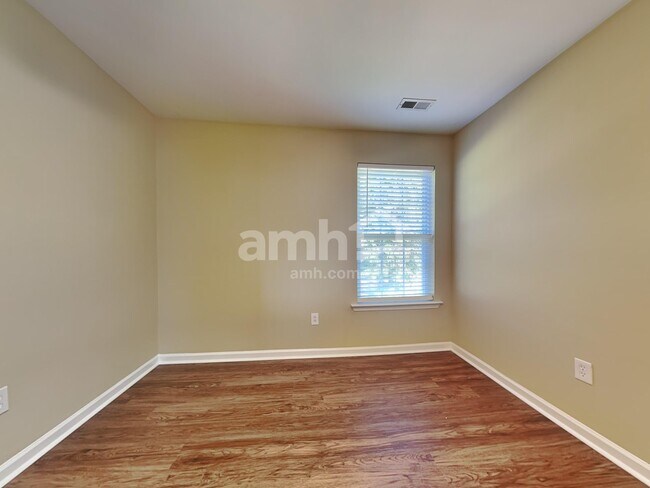 Building Photo - 173 Largess Ln