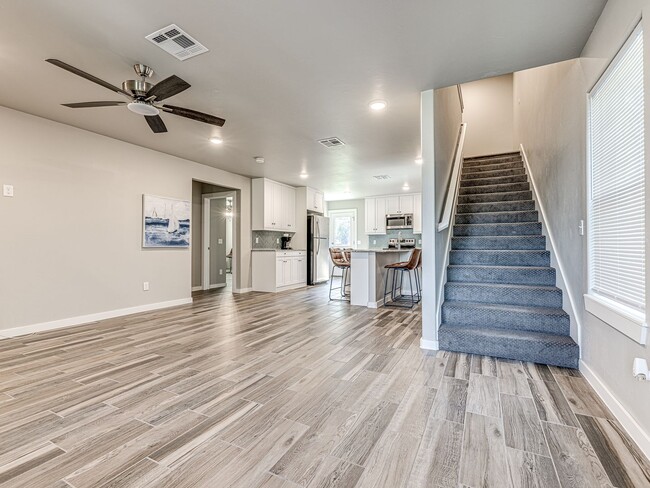 Building Photo - Newer home in the heart of OKC + 5 bedroom...