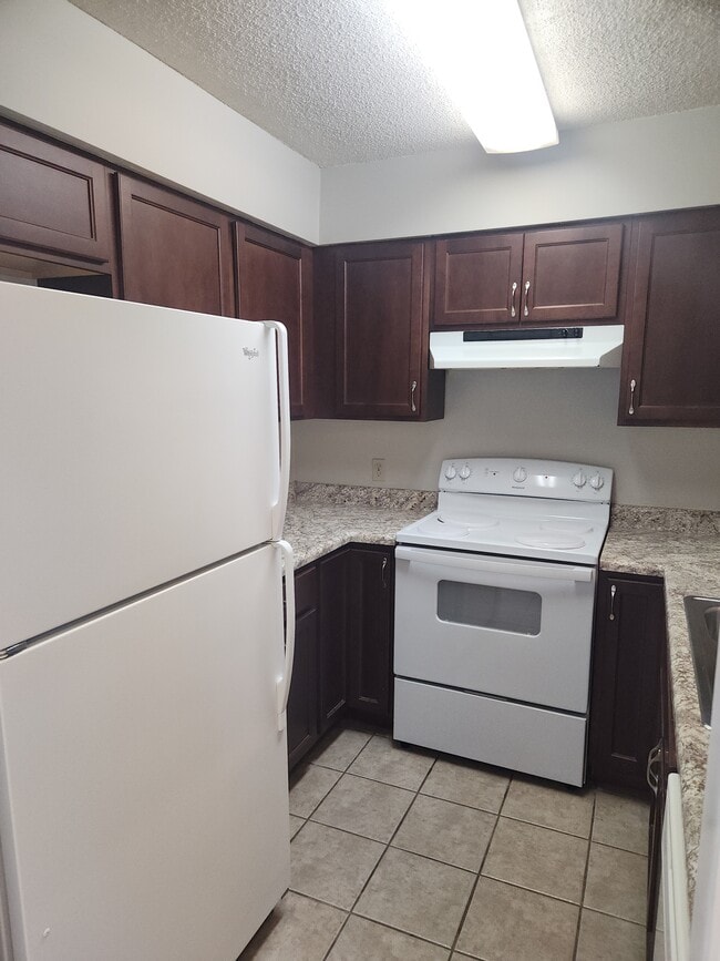 Building Photo - 1331 Foxborough Dr