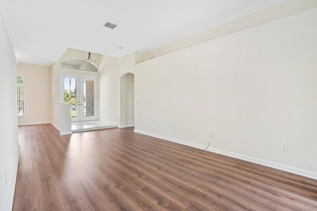 Building Photo - 766 SW Duxbury Ave