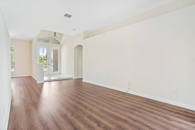 Building Photo - 766 SW Duxbury Ave