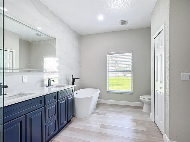 Building Photo - 550 Reddicks Cir