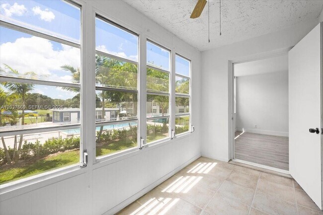 Building Photo - 9441 Evergreen Pl