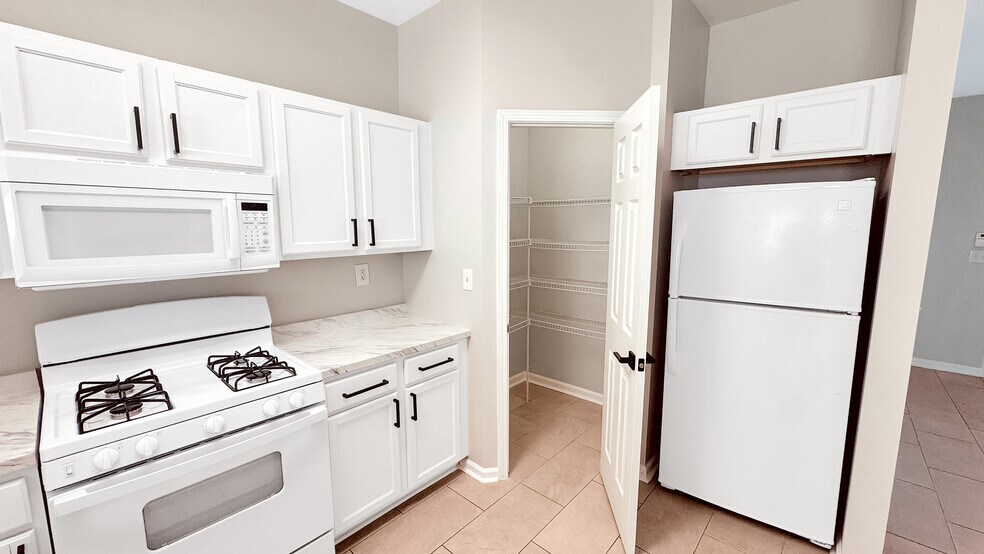 Building Photo - 3389 Hidden Cove Cir