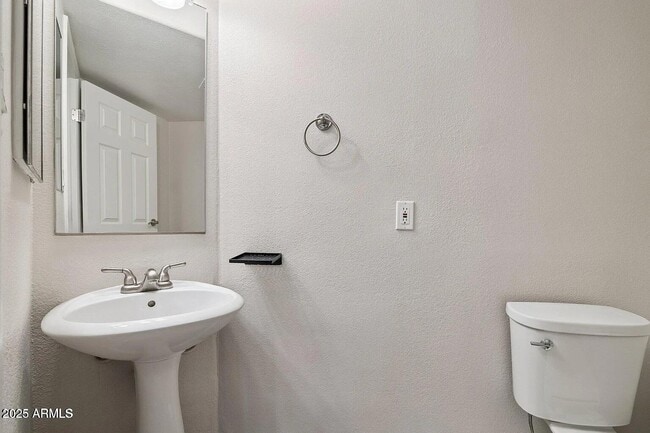 Building Photo - 935 N Granite Reef Rd