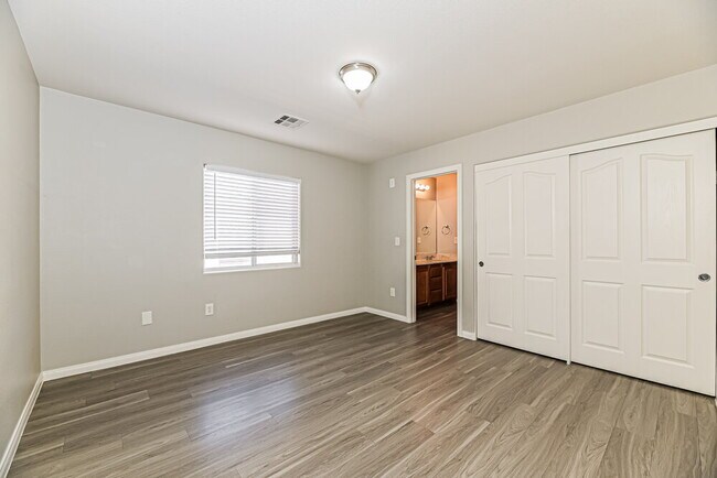 Building Photo - 932 Maple Pines Ave