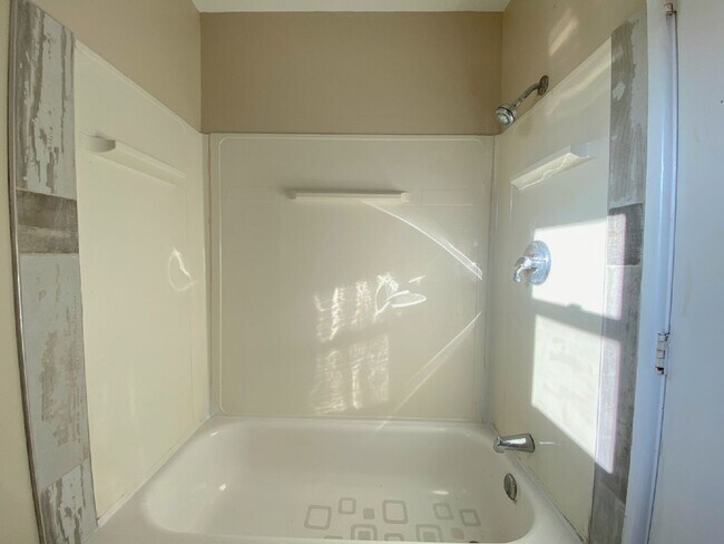 Building Photo - 2237 Wentworth Ave