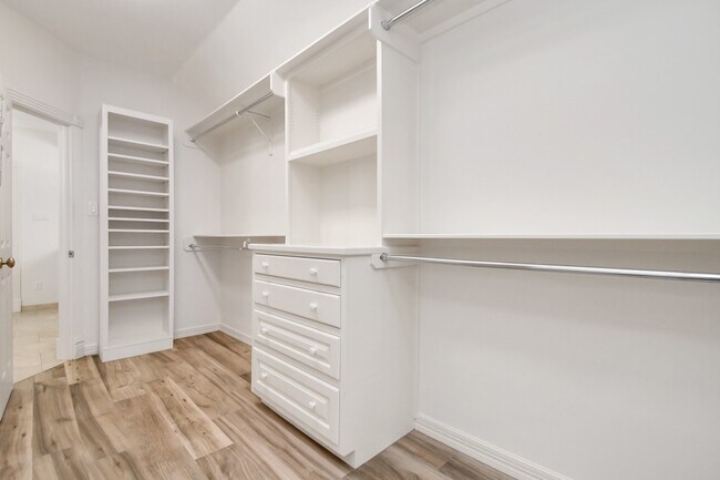 Building Photo - 4003 Perry Knoll Ct