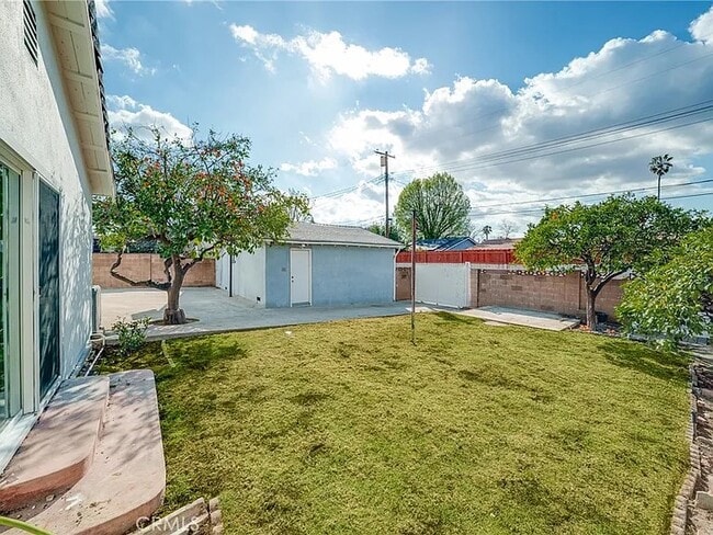Building Photo - 6901 Fallbrook Ave