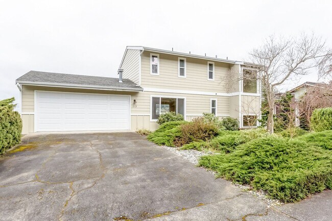 Building Photo - Large 4 Bedroom Edgemoor Home w/ Mother-in-law Suite