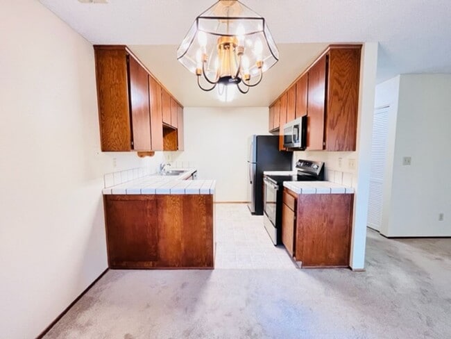 Building Photo - Move-In Ready, 2BD/2BA, Upper-Level, Singl...