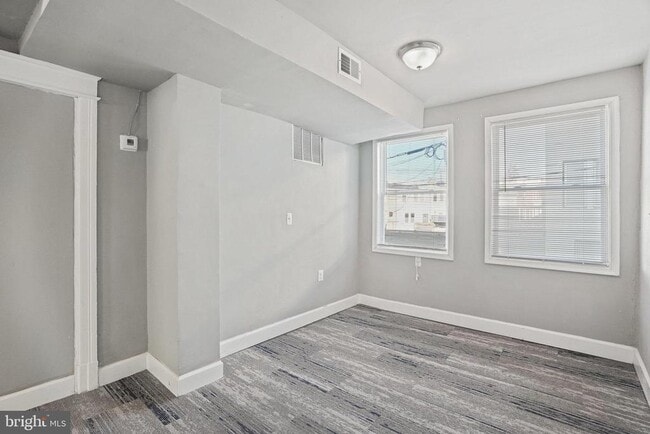 Building Photo - 207 Kennedy St NW