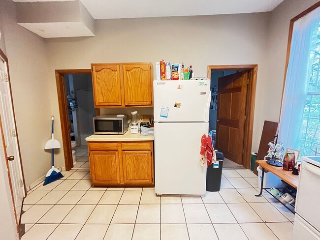 Building Photo - 1092 18th Ave SE