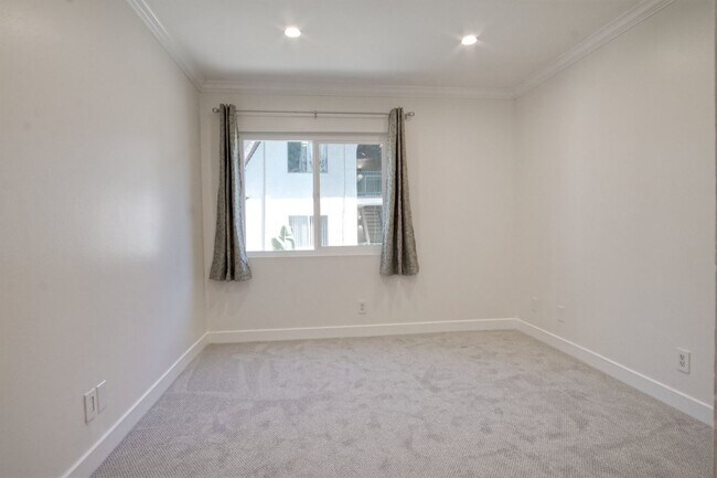Building Photo - 5460 White Oak Ave