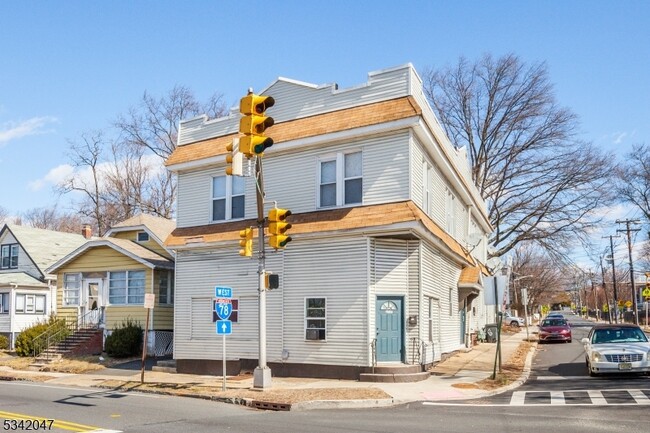 Building Photo - 108 Hilton Ave