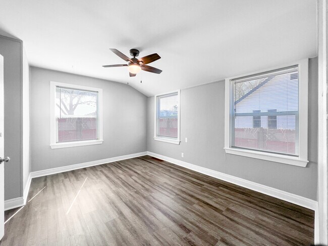 Building Photo - Charming 6 beds 2 baths in Denver!