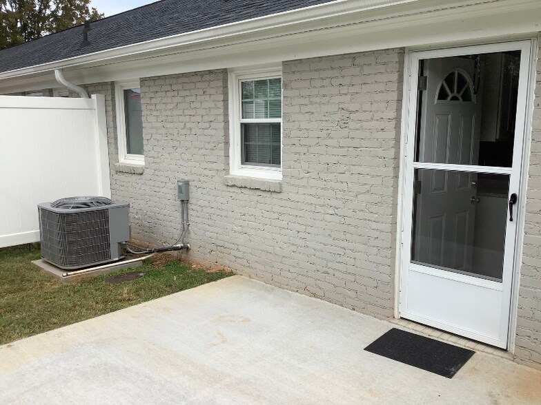 Building Photo - 800 Dodson Mill Rd