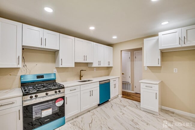 Building Photo - 5 Pelmont Pl