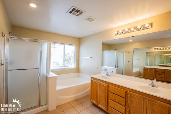 Building Photo - Spacious Two-Story 5Bdm 2.5Ba Home with Private Backyard in Summerlin.