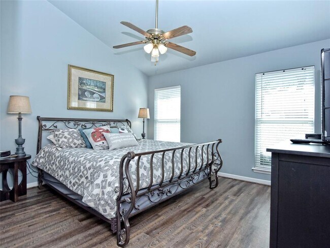 Building Photo - 222 Lido St