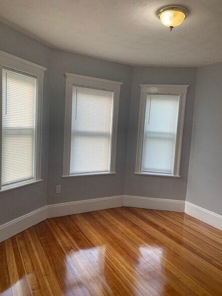 Building Photo - 52 Stonehurst St
