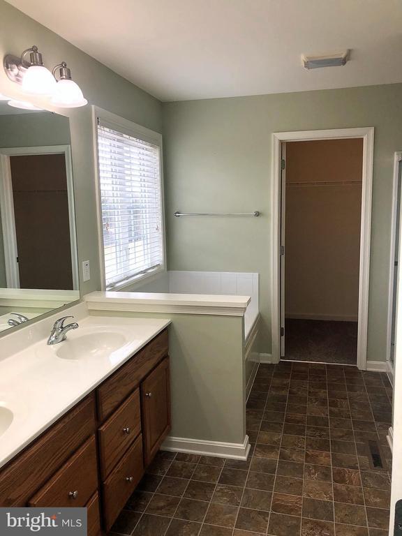 Building Photo - 149 Battalion Ln