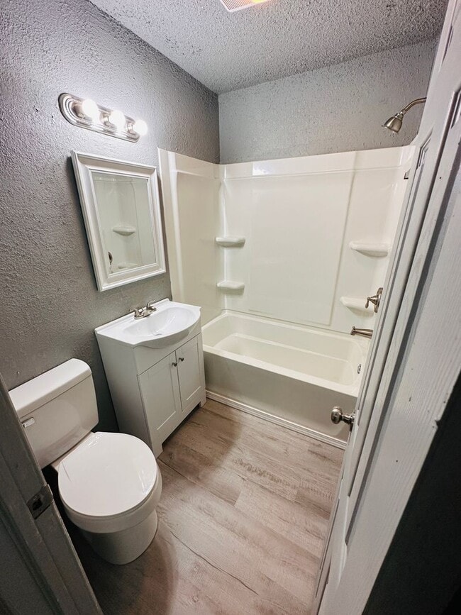 Building Photo - Charming 3 Bed home for lease!