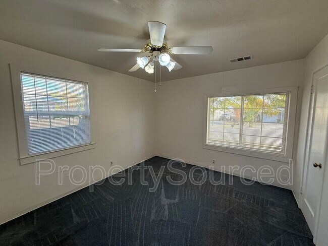 Building Photo - 221 N Lincoln Ave