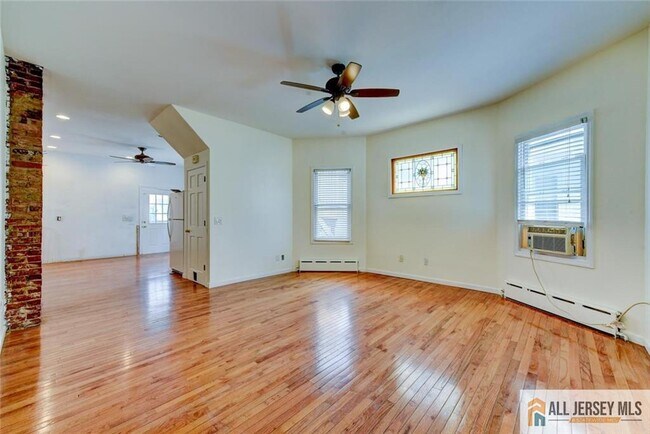 Building Photo - 37 E Somerset St