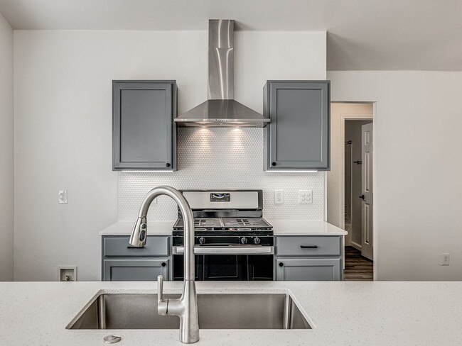 Building Photo - Charming Fully Renovated Home in Valencia ...