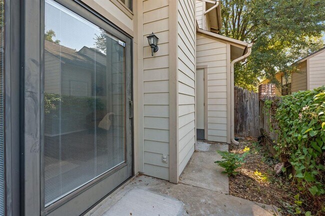 Building Photo - 3801 Menchaca Rd