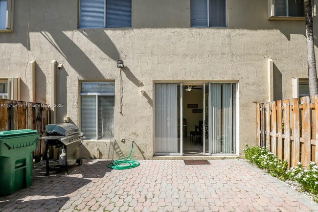 Building Photo - 5741 NW 112th Ct