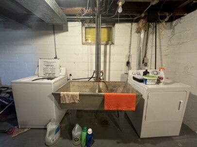 Building Photo - "Charming 2-Bed Gem with Hardwood Floors in Saint Paul's Vibrant South Side!"