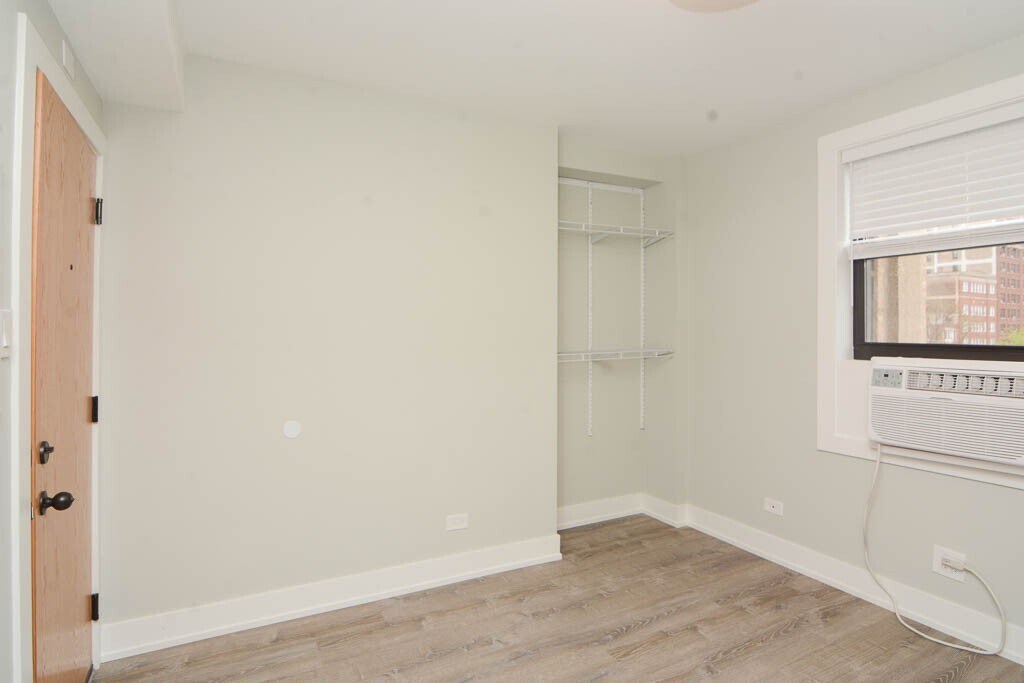 Building Photo - 508 W Belmont Ave