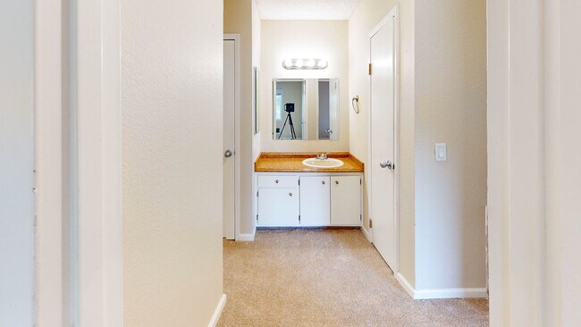 Building Photo - 481 Ignacio Blvd