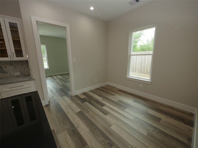 Building Photo - 7350 Cayton St