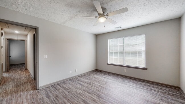 Building Photo - 3 Bedroom, 2 Bathroom home in the City of ...