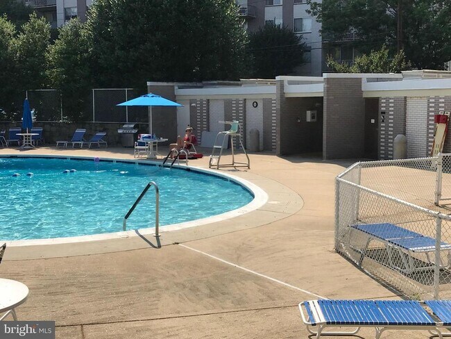 Building Photo - 8315 N Brook Ln