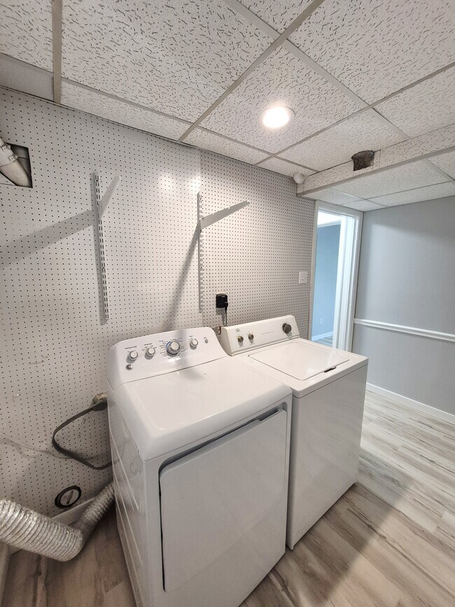 Building Photo - 2402 Fon Du Lac Rd