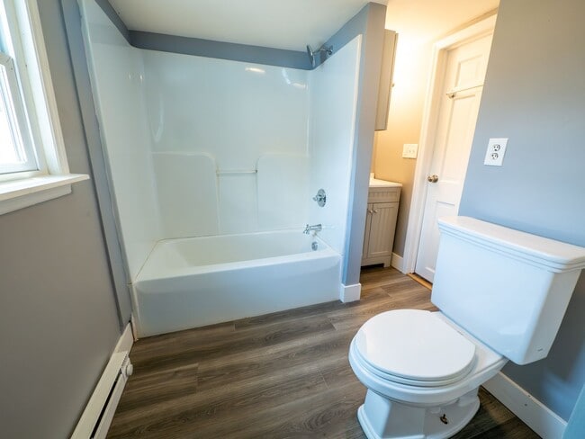 Building Photo - Detached 2BR Home with Mini-Split A/C, Sol...