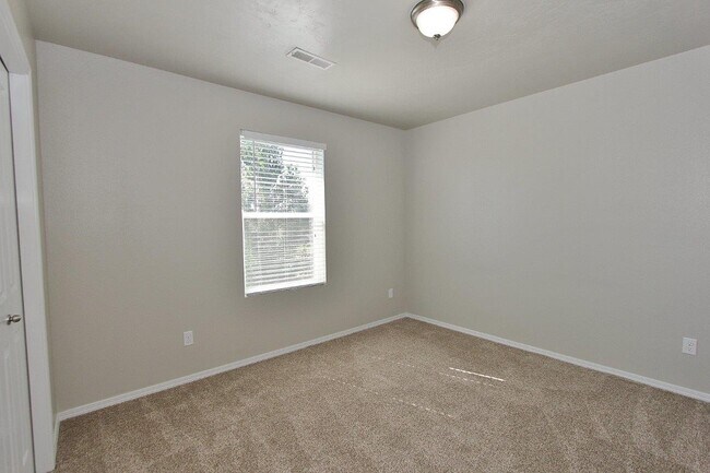 Building Photo - Immaculate Home Nestled in Quiet Neighborhood