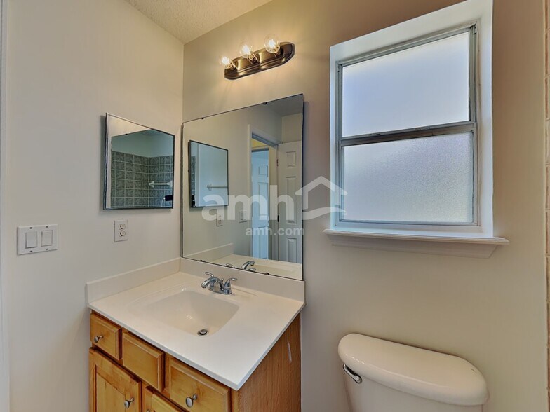 Building Photo - 240 Sweetbrier Branch Ln