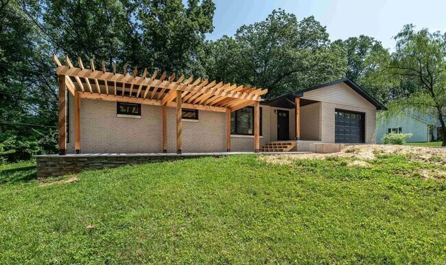 Building Photo - 4809 E Ridgewood Dr