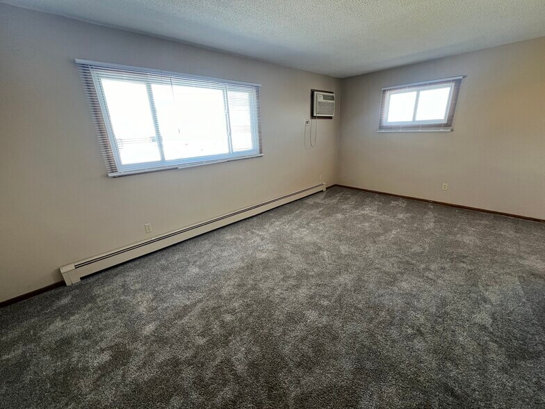 Building Photo - 2216 18 1/2 Ave NW