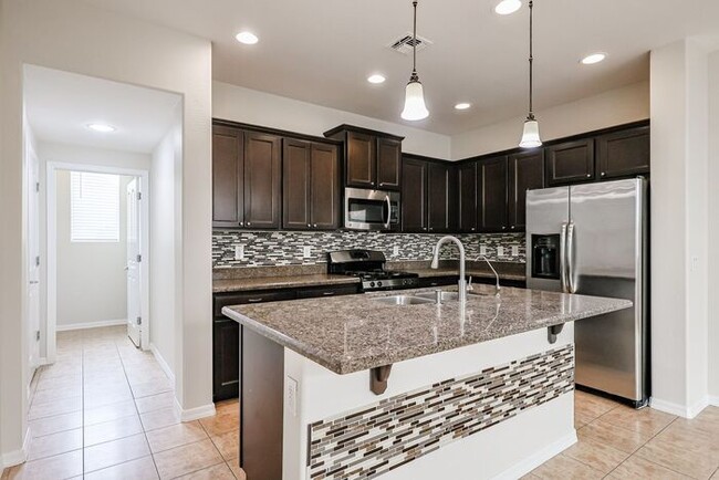 Building Photo - Lovely 4 bed 3 bath in core Chandler, ( Oc...