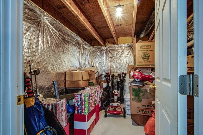 Building Photo - 30 Wanoma Cir